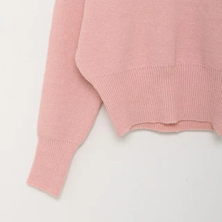 Simple and colorful knitwear