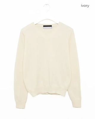Simple V-neck knit