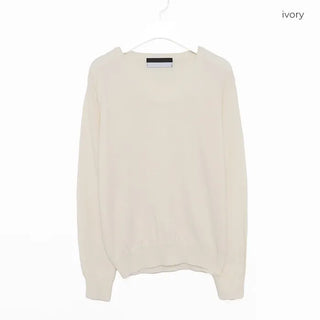 Light cashmere V-neck knitwear