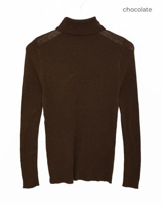 Colored turtleneck knit