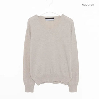 Light cashmere V-neck knitwear