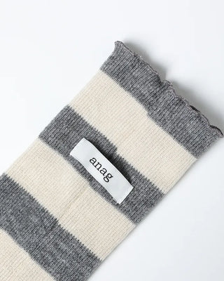 Scalloped hem border knee-high socks