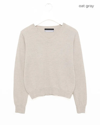 Simple V-neck knit