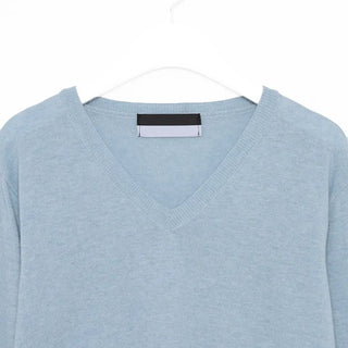 Light cashmere V-neck knitwear