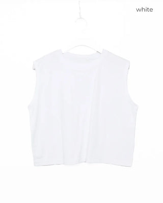 Simple sleeveless T-shirt
