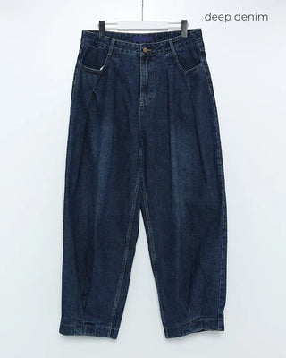 Two-pleat denim pants