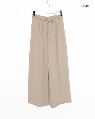 Two-button strap slacks