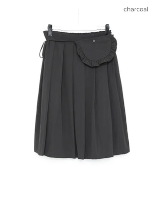 Mid-length pleated skirt with bag