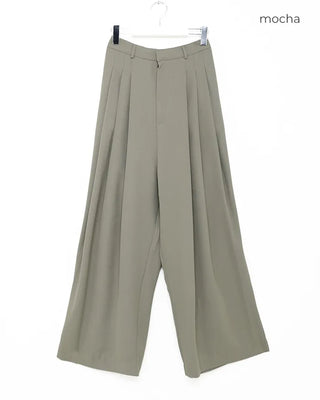Three-pleat wide-leg slacks