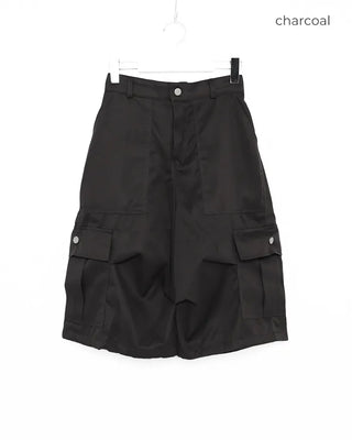 Tucked cargo Bermuda cotton pants