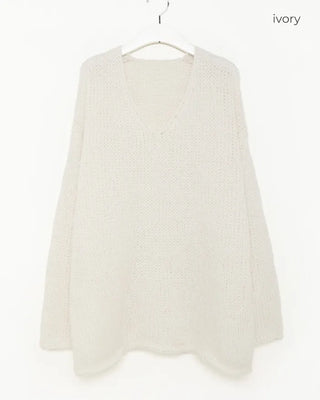 Loose-fit V-neck knit