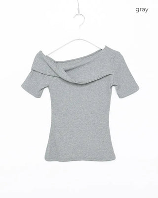 Off-shoulder front twist t-shirt