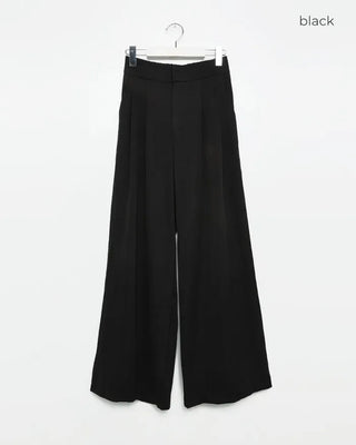 Loose-fit pintuck pants