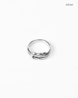Chic Knot Ring