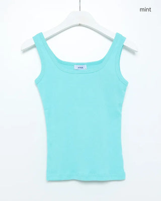 Simple summer sleeveless top