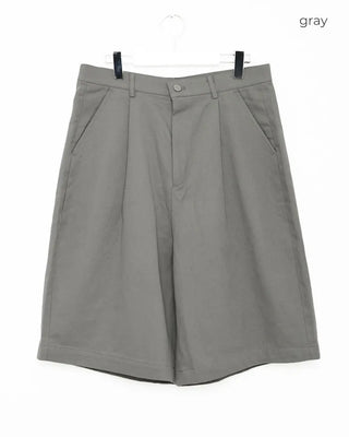 Bermuda shorts with one pleat