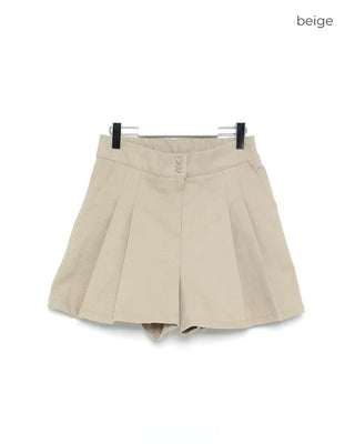 Short pleated pants