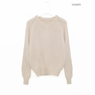 V-neck raglan shoulder wide rib sweater