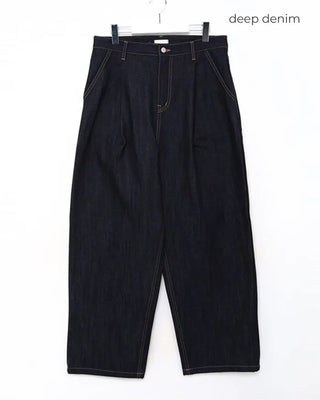 Center-tuck rigid baggy jeans