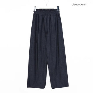 One-tuck easy denim pants
