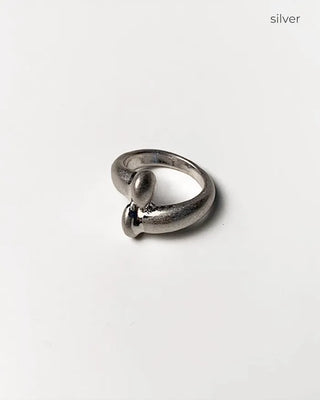 Curved knot ring