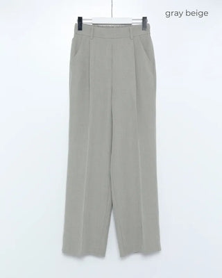 One-pleat straight slacks