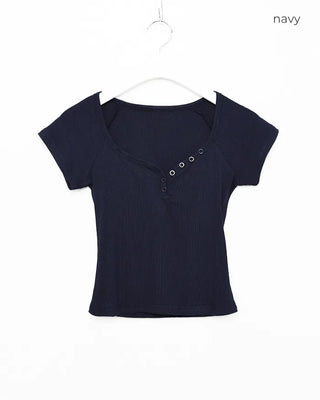 Ribbed button cropped t-shirt