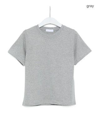 Simple basic short-sleeved shirt