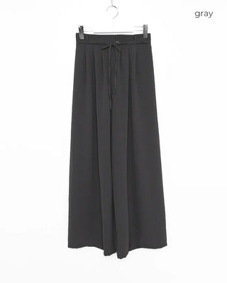 Two-button strap slacks