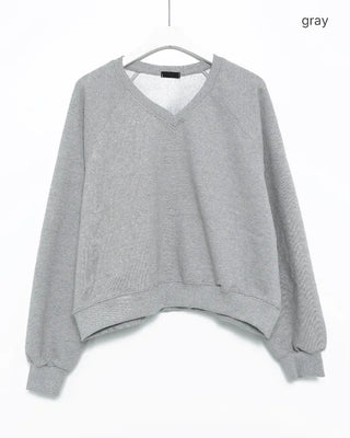 V-neck raglan shoulder sweatshirt