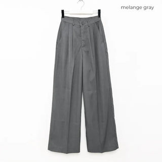 Wide-fit slacks with two pleats