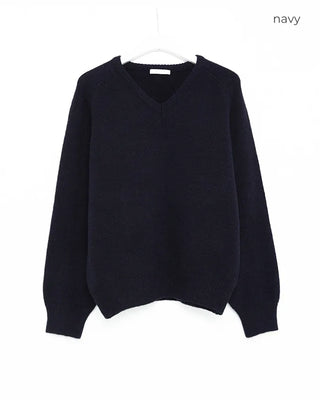V-neck raglan shoulder knit sweater