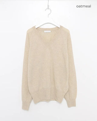 Loose-fit V-neck modern knit