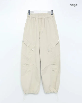 Cargo pants with elastic waistband and drawstring