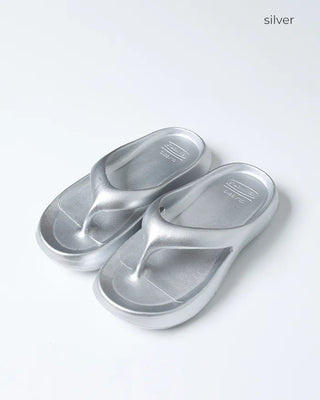 Voluminous thong sandals
