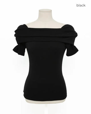 Off-shoulder half-sleeve T-shirt