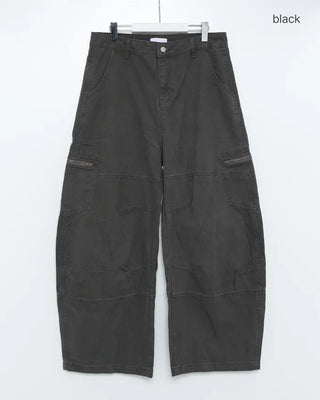 Pigmented side pockets, stitched details, wide cotton pants