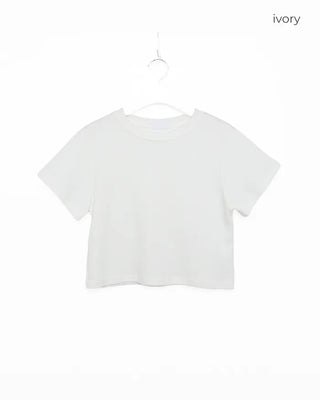 Cropped half-sleeve T-shirt