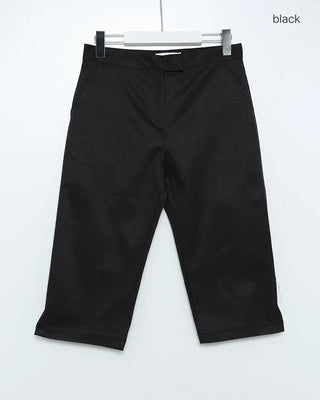 Simple slim capri pants