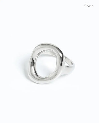 Oval design ring