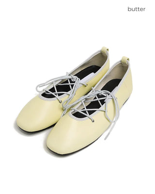 Lace-up flat shoes
