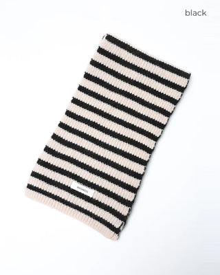 Border pattern scarf