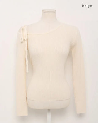 One-shoulder long-sleeved T-shirt