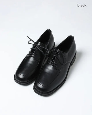 Square-toe lace-up shoes