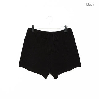 Knit shorts with elastic waistband