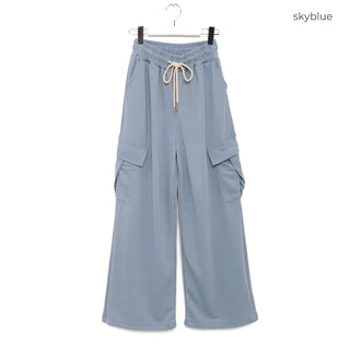 Cargo pants with slanted pockets
