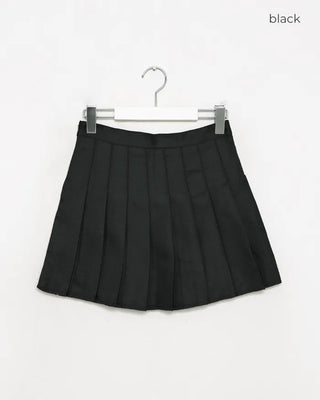 Simple pleated mini skirt