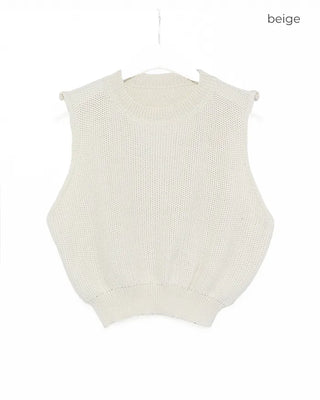 Simple sleeveless knit