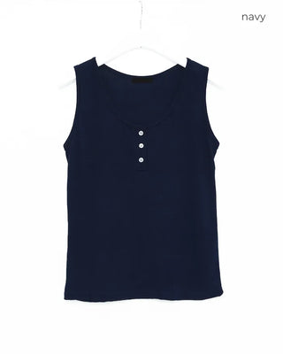 Button-point sleeveless top