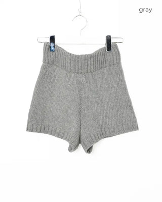 Knitted shorts with elastic waistband
